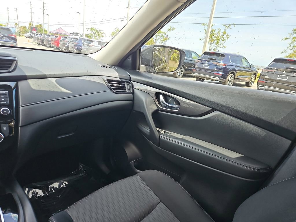 Used 2019 Nissan Rogue SV w/ Premium Package image 12