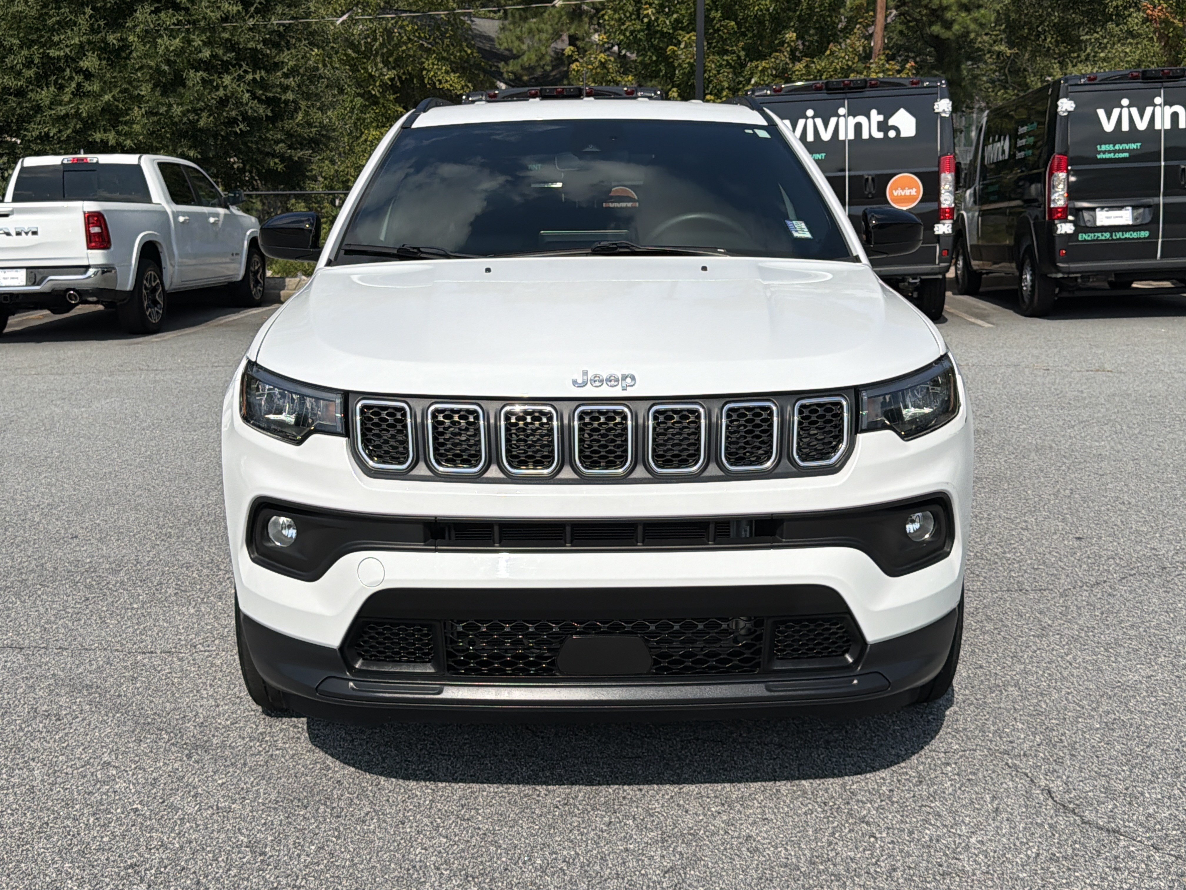 Used 2023 Jeep Compass Latitude AWD/4WD image 2
