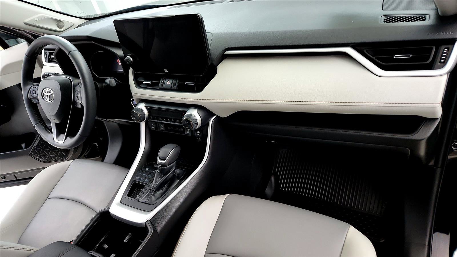 Used 2023 Toyota RAV4 XLE Premium image 24