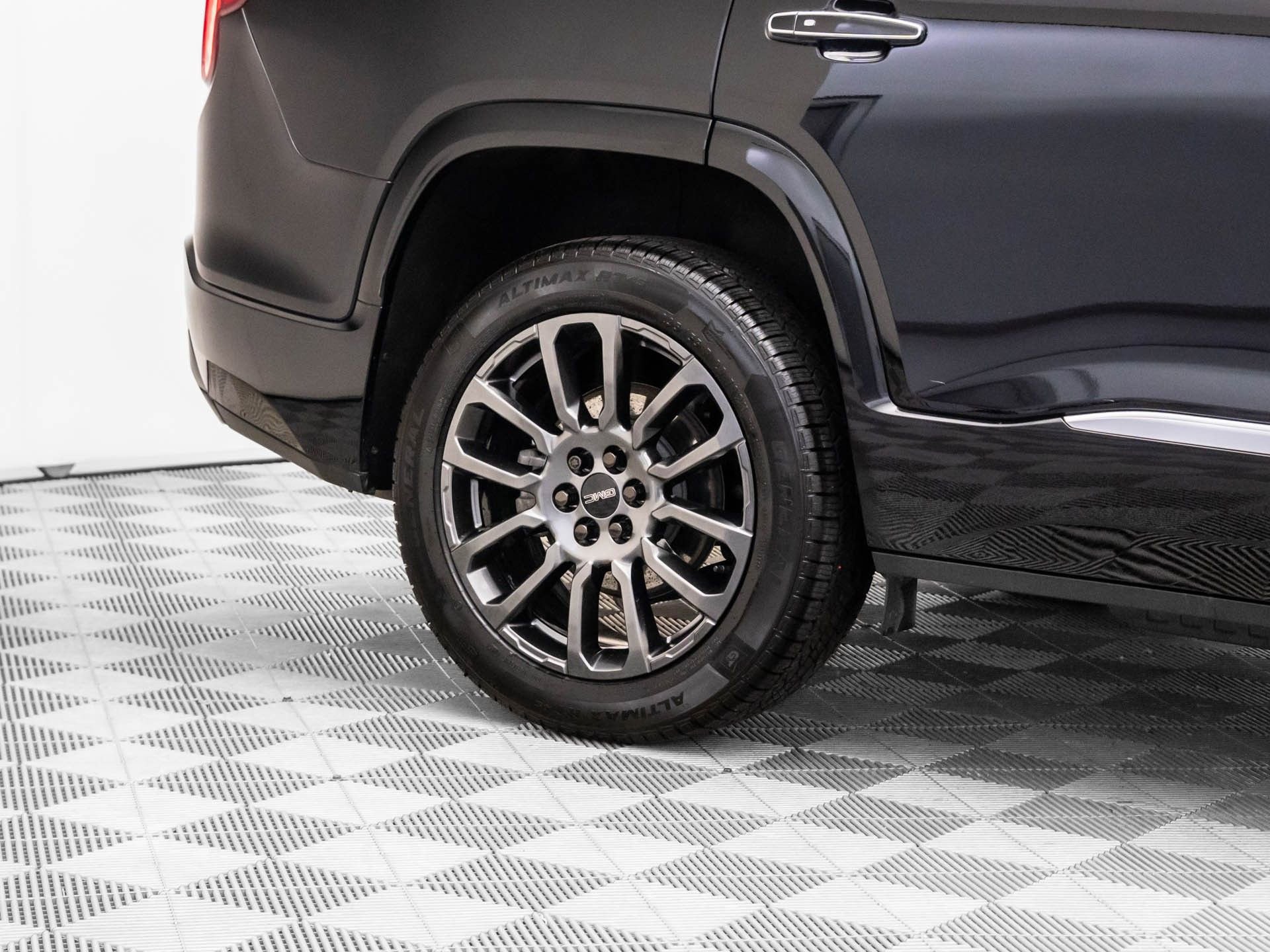 Used 2023 GMC Acadia Denali w/ Black Diamond Edition image 36