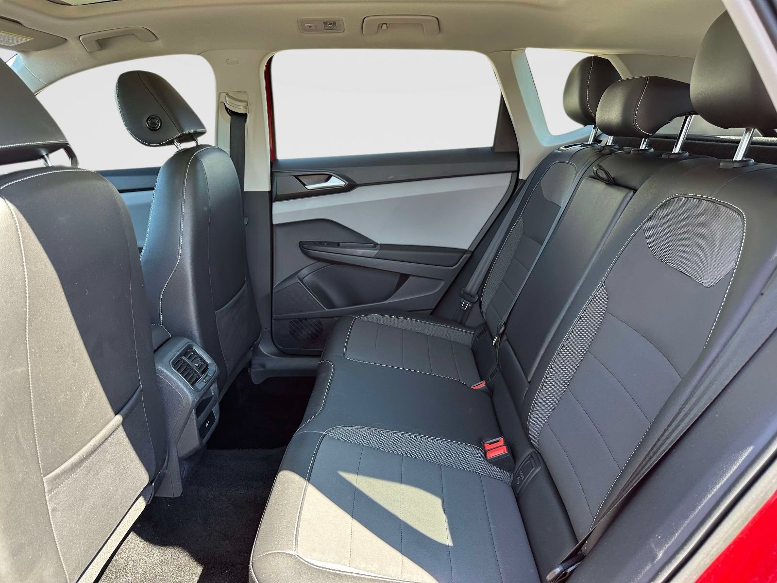 Certified 2023 Volkswagen Taos SE FWD image 11