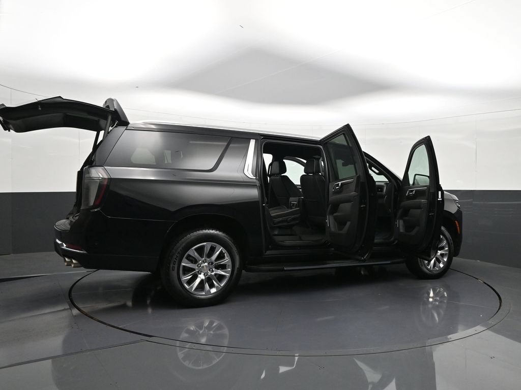 Used 2026 Chevrolet Suburban Premier AWD/4WD image 37