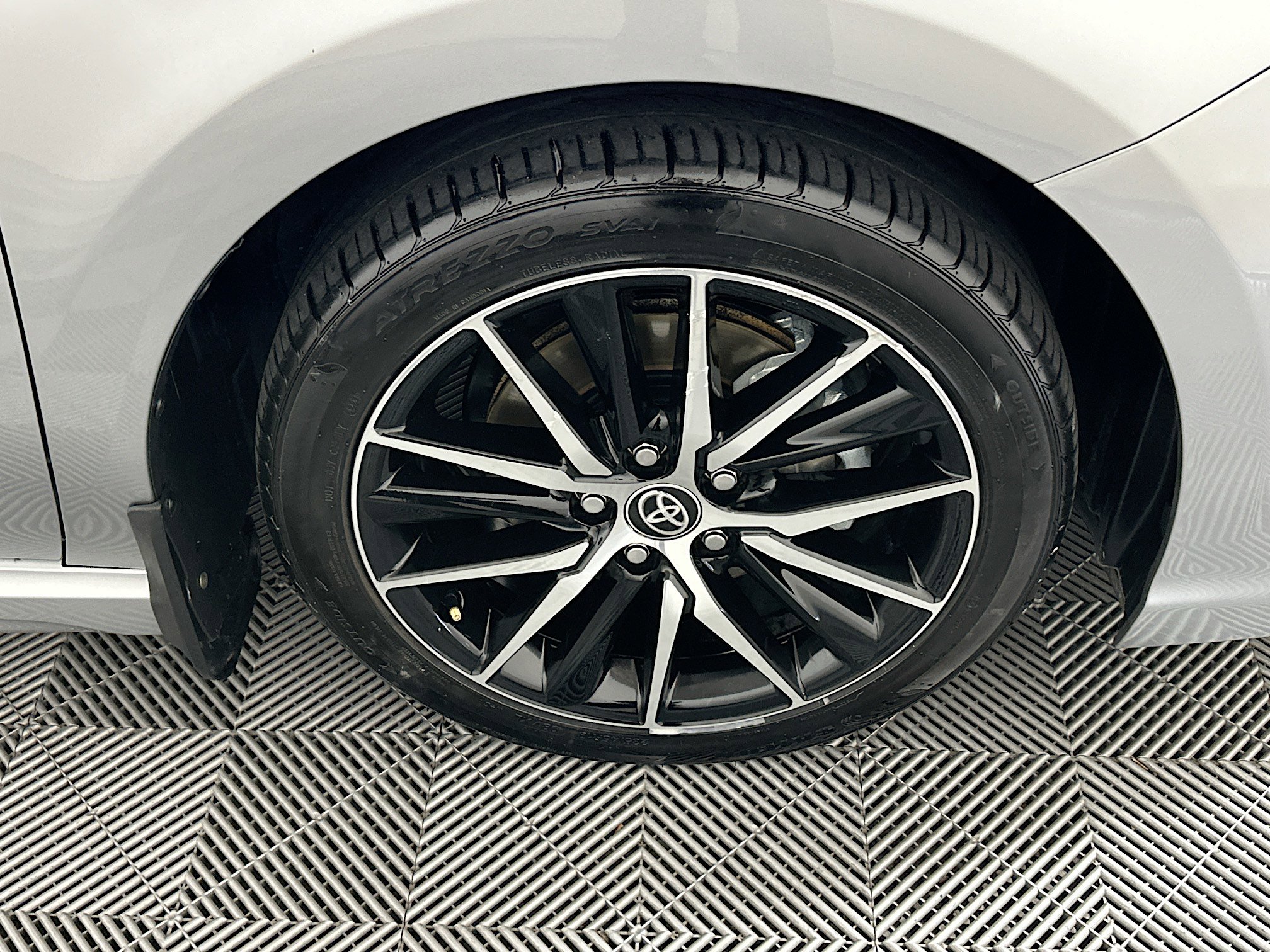 Used 2024 Toyota Camry SE FWD image 11