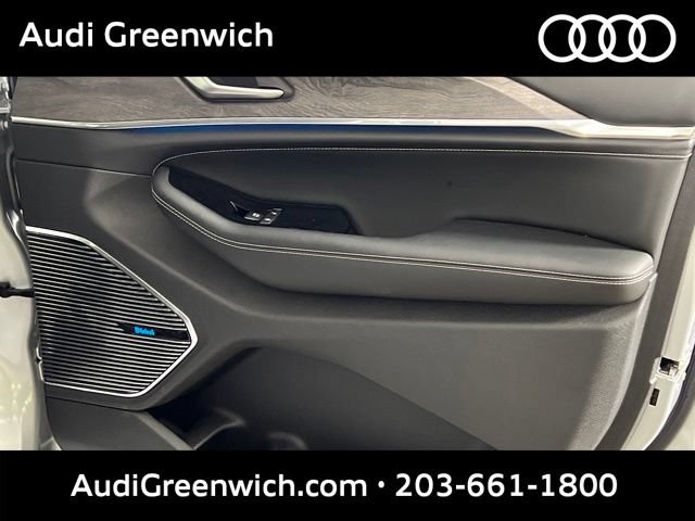 Used 2024 Jeep Grand Cherokee Overland w/ Trailer Tow Package AWD/4WD image 11