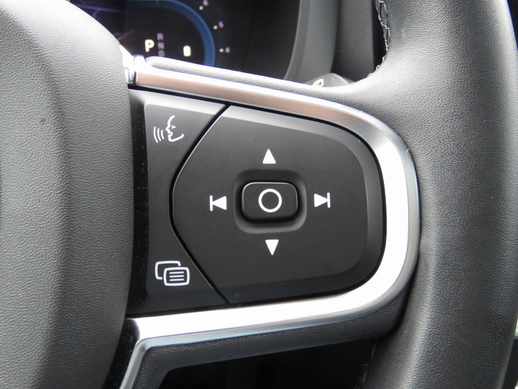 Used 2023 Volvo XC60 B5 Core w/ Climate Package image 24