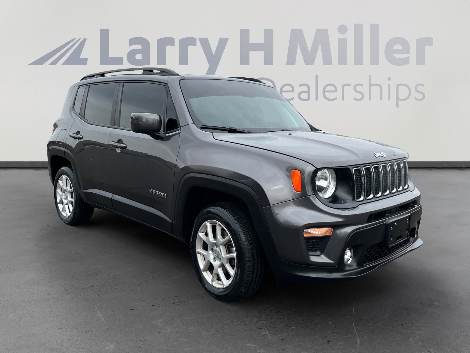 Used 2020 Jeep Renegade Latitude w/ Cold Weather Group image 7