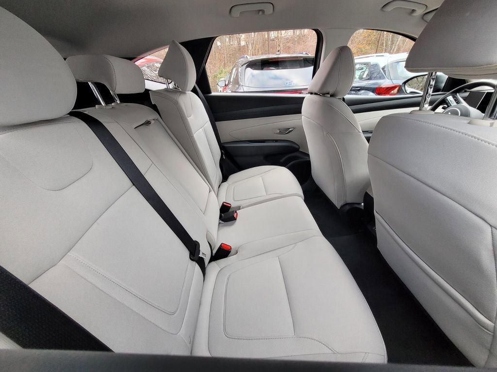 Used 2025 Hyundai Tucson SE image 9