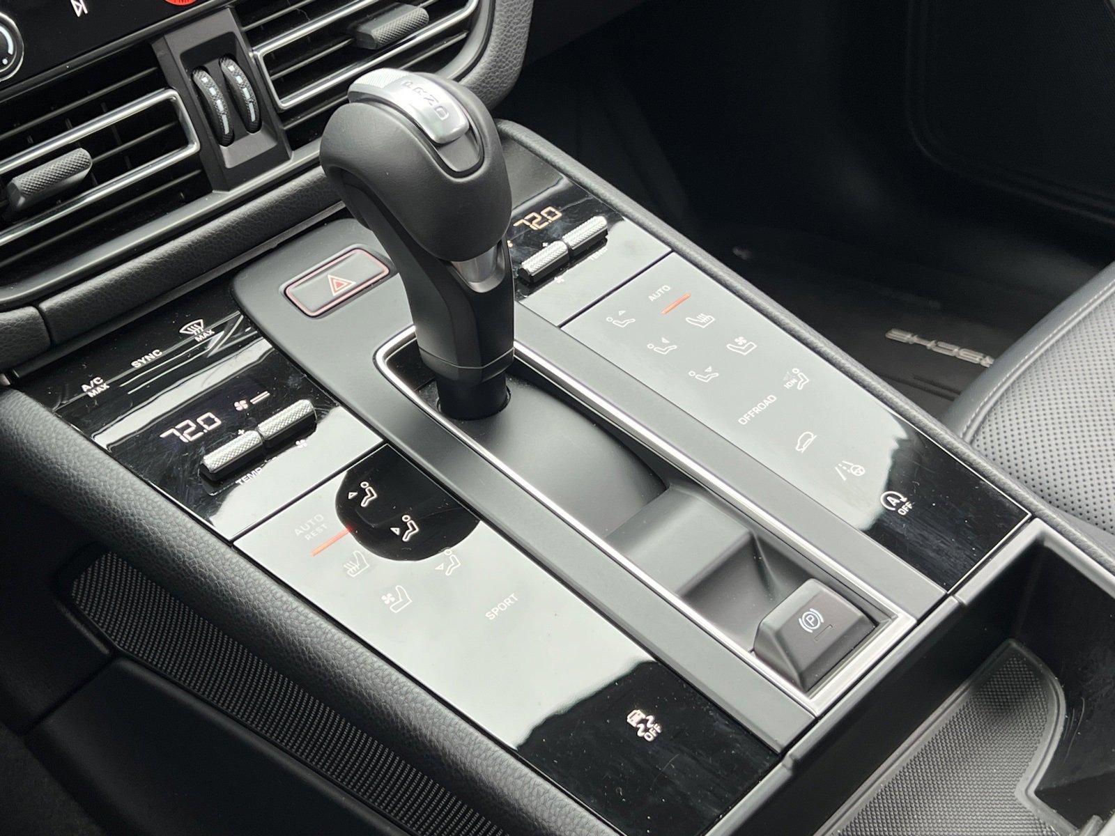 Certified 2025 Porsche Macan image 28