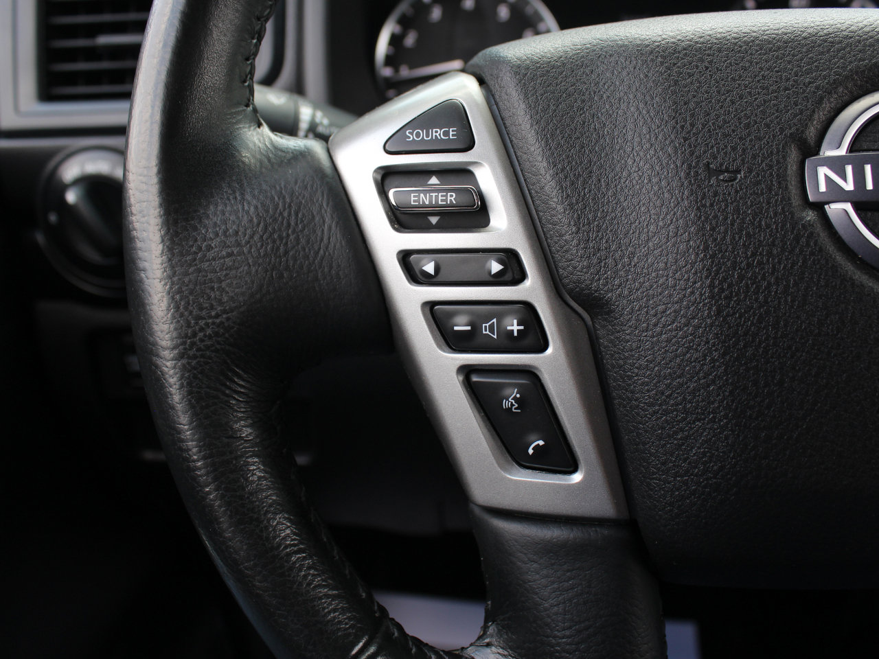 Used 2023 Nissan Titan SV w/ SV Utility Package image 24