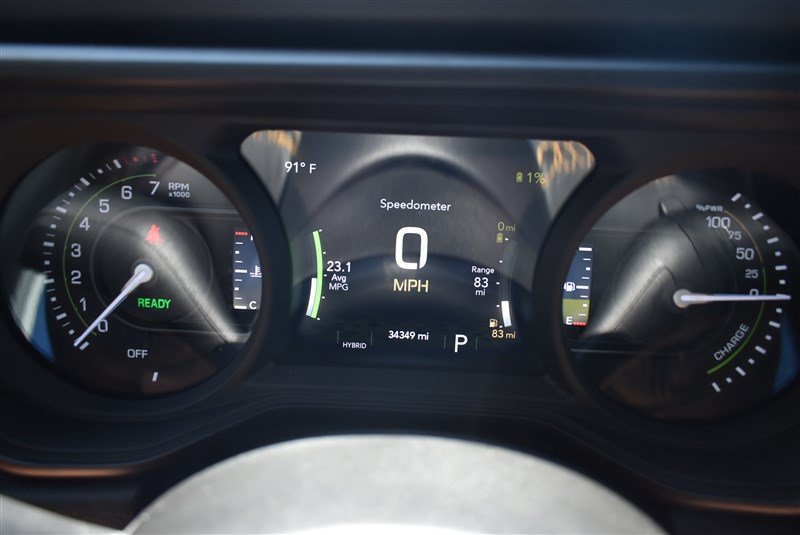 Used 2024 Jeep Wrangler Unlimited Sahara w/ Technology Group AWD/4WD image 17