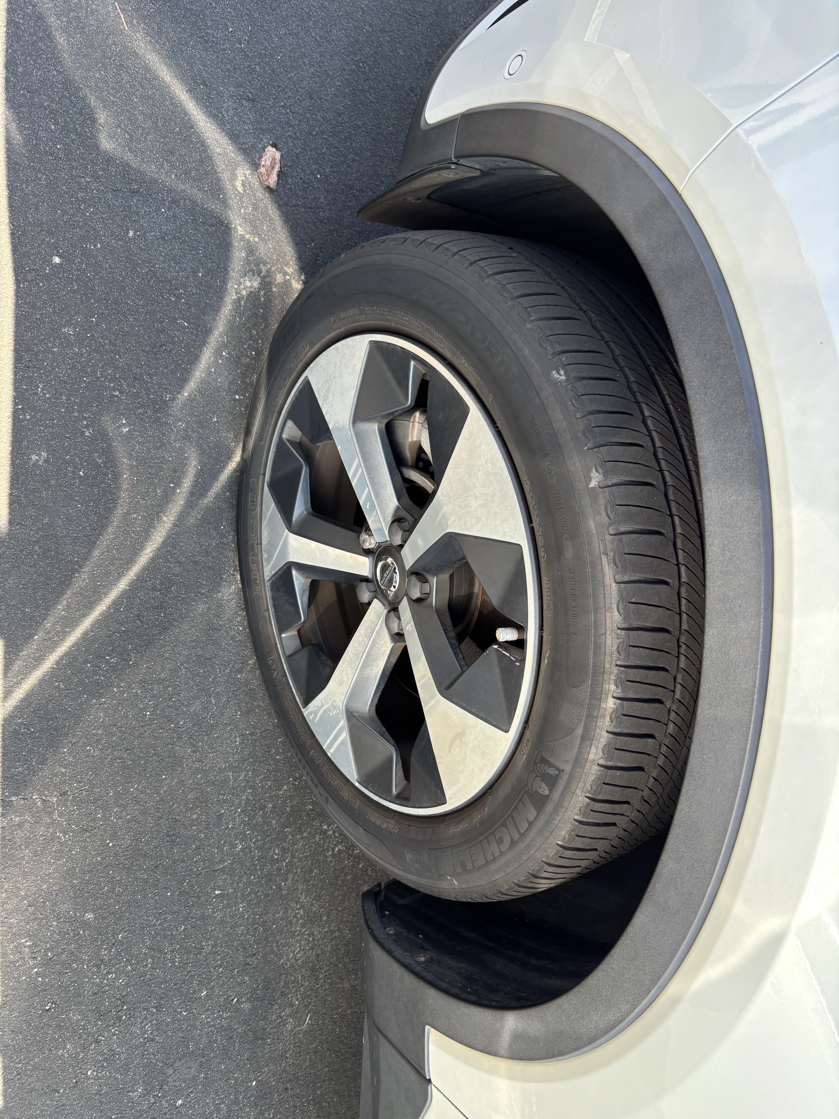 Used 2023 Volvo XC40 B5 Plus w/ Protection Package Premier AWD/4WD image 13