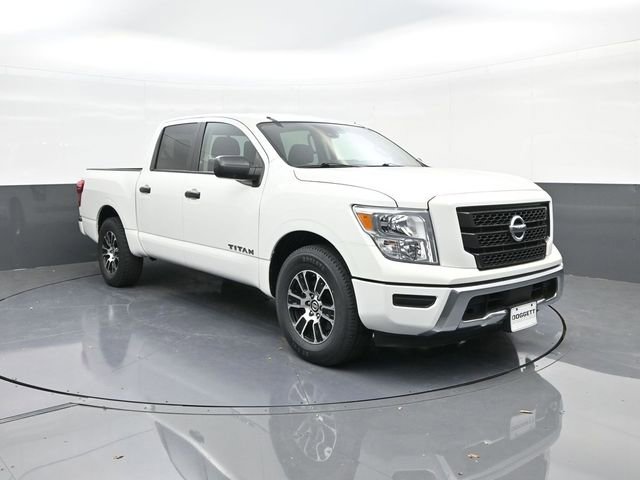Used 2022 Nissan Titan SV image 22