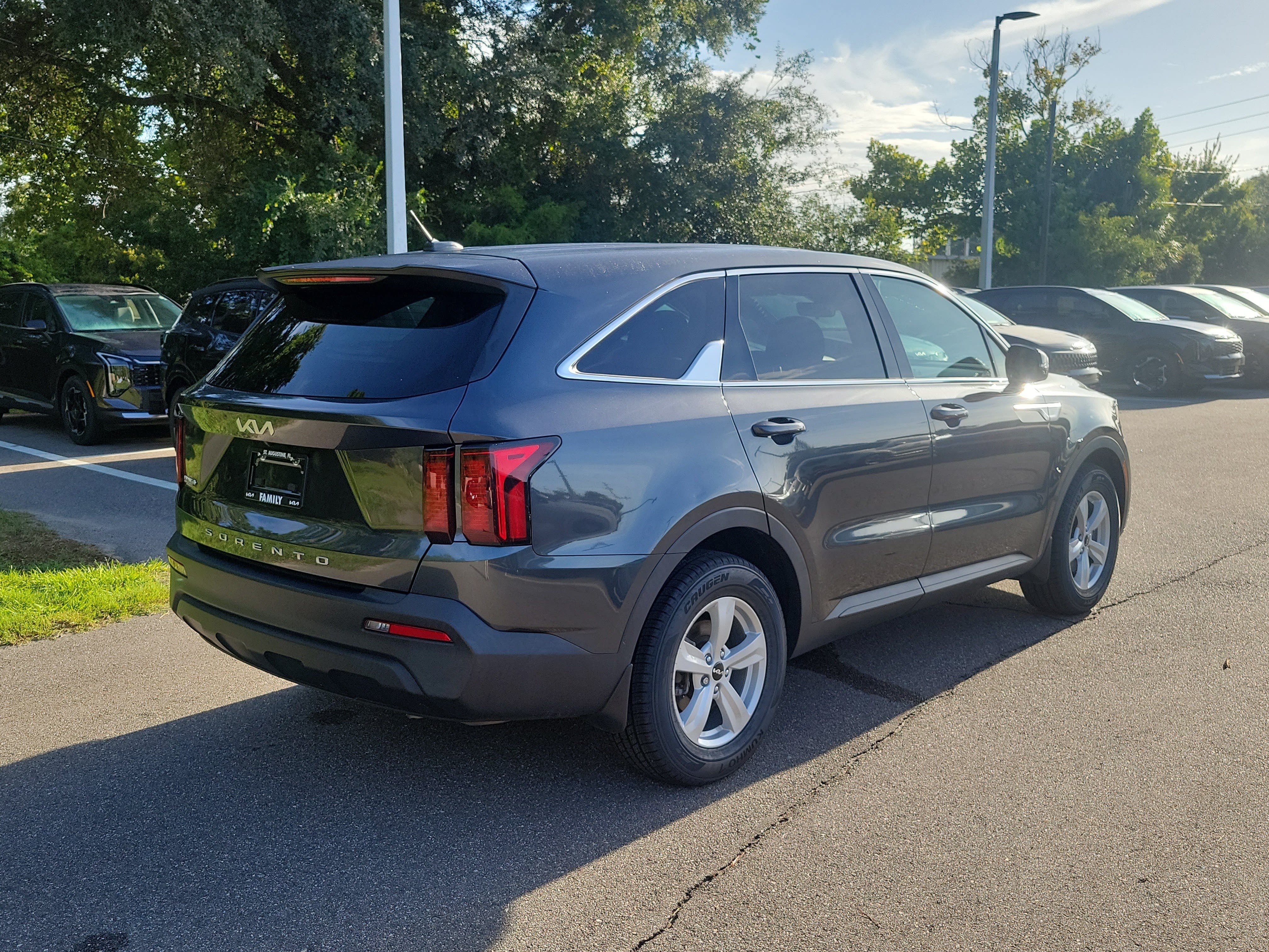 Certified 2022 Kia Sorento LX FWD image 6