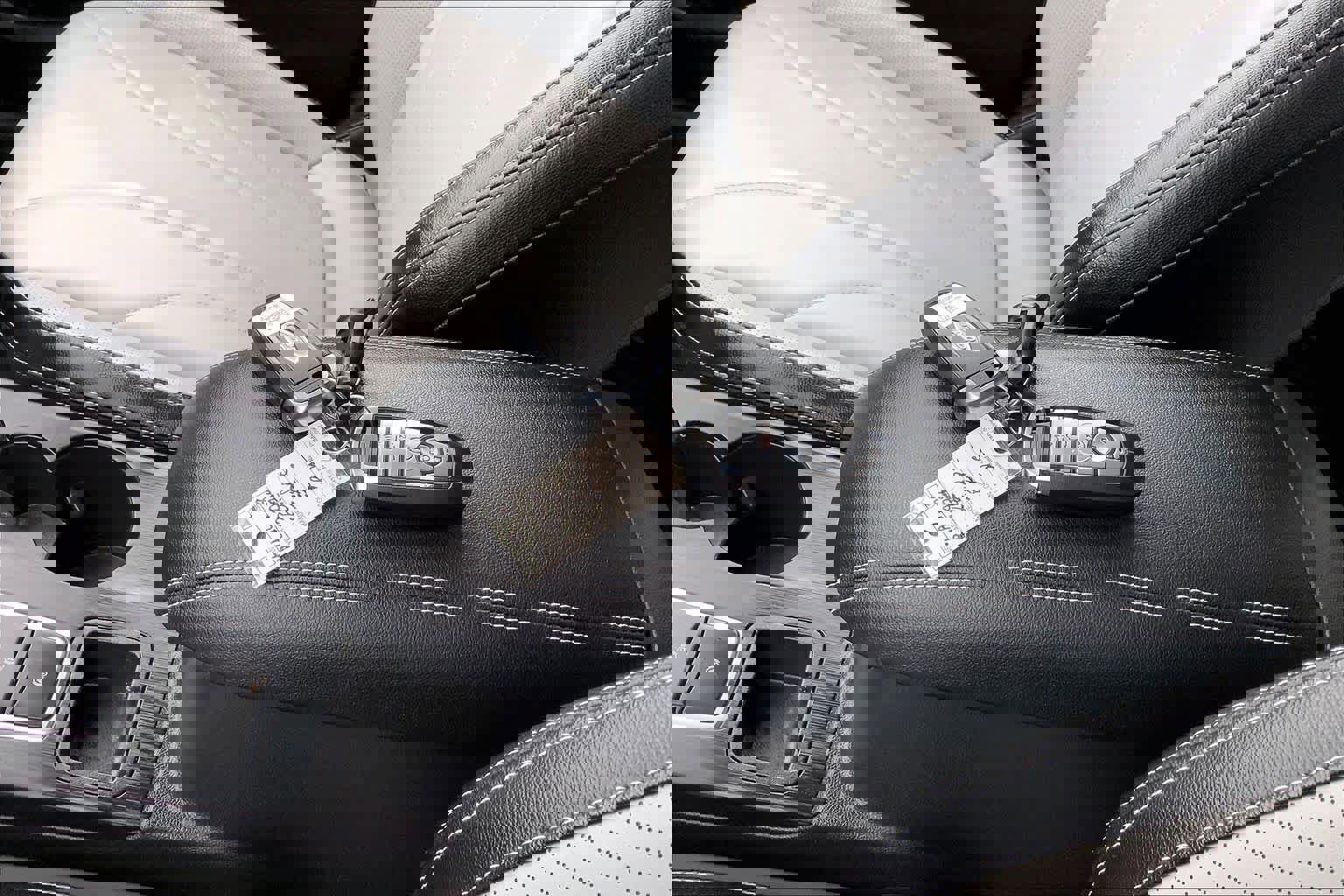 Certified 2025 Ford Escape SE w/ PHEV Premium Package image 15