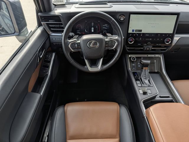 Used 2025 Lexus GX 550 w/ Accessory Package (2T) AWD/4WD image 12