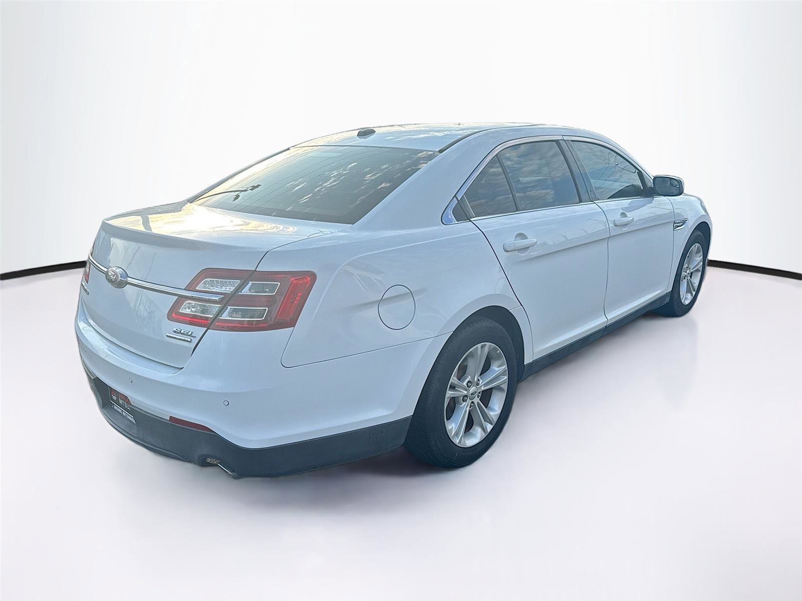 Used 2017 Ford Taurus SEL FWD image 5