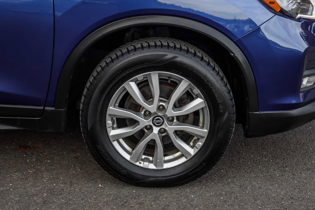 Used 2017 Nissan Rogue SV w/ SV Premium Package image 7