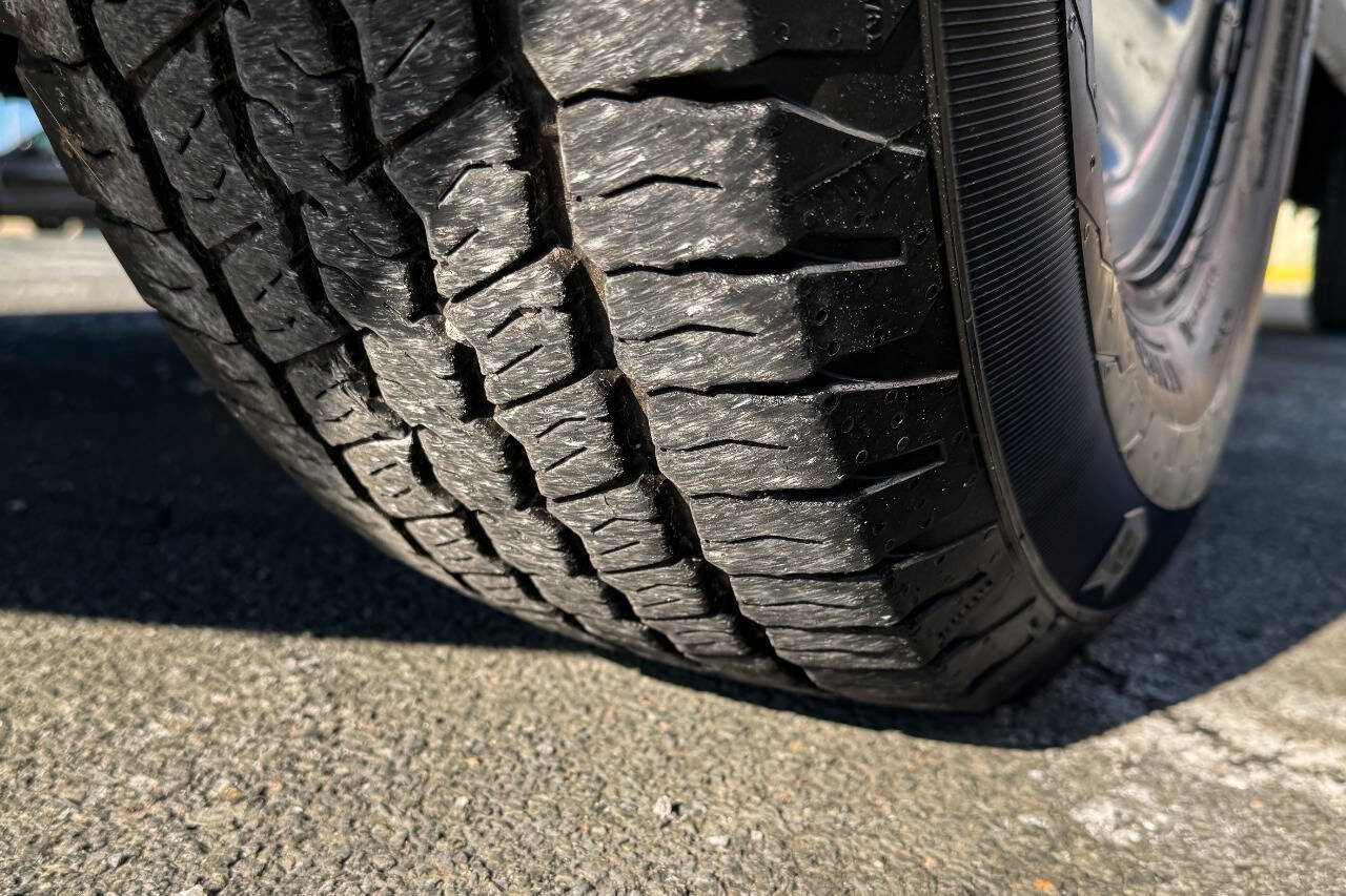 Used 2017 Chevrolet Express 2500 image 28