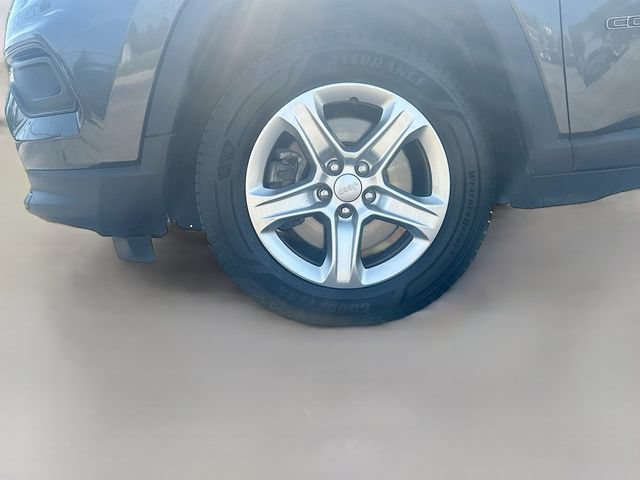 Used 2023 Jeep Compass Latitude AWD/4WD image 32