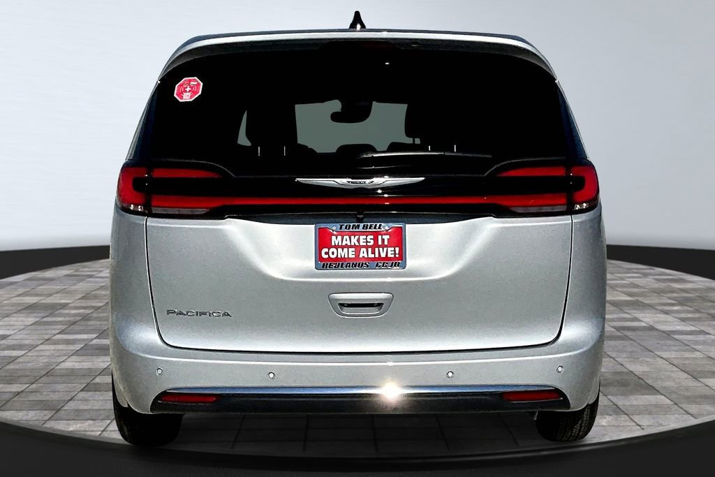 New 2026 Chrysler Pacifica Select image 17