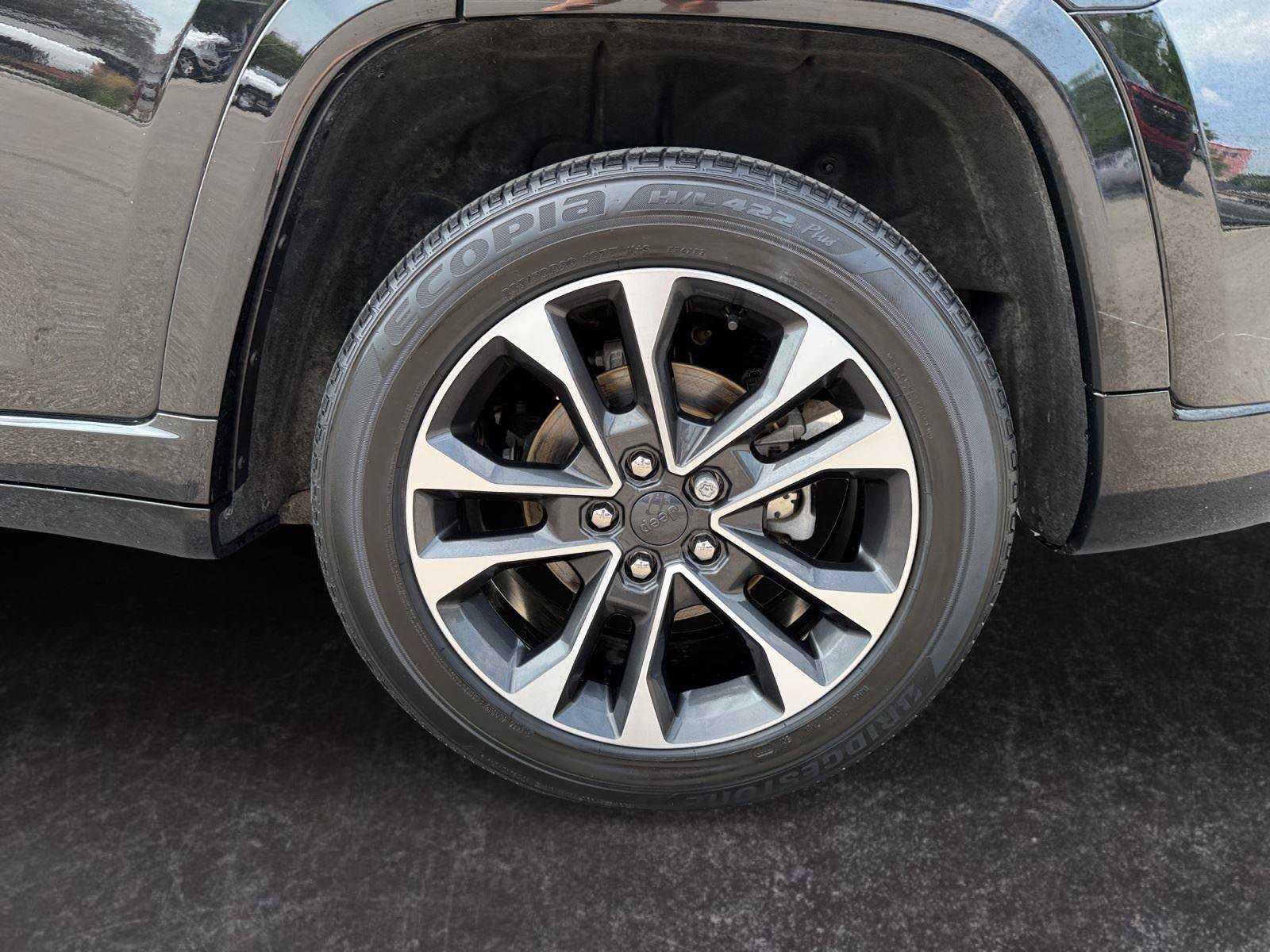 Used 2023 Jeep Grand Cherokee Overland AWD/4WD image 29