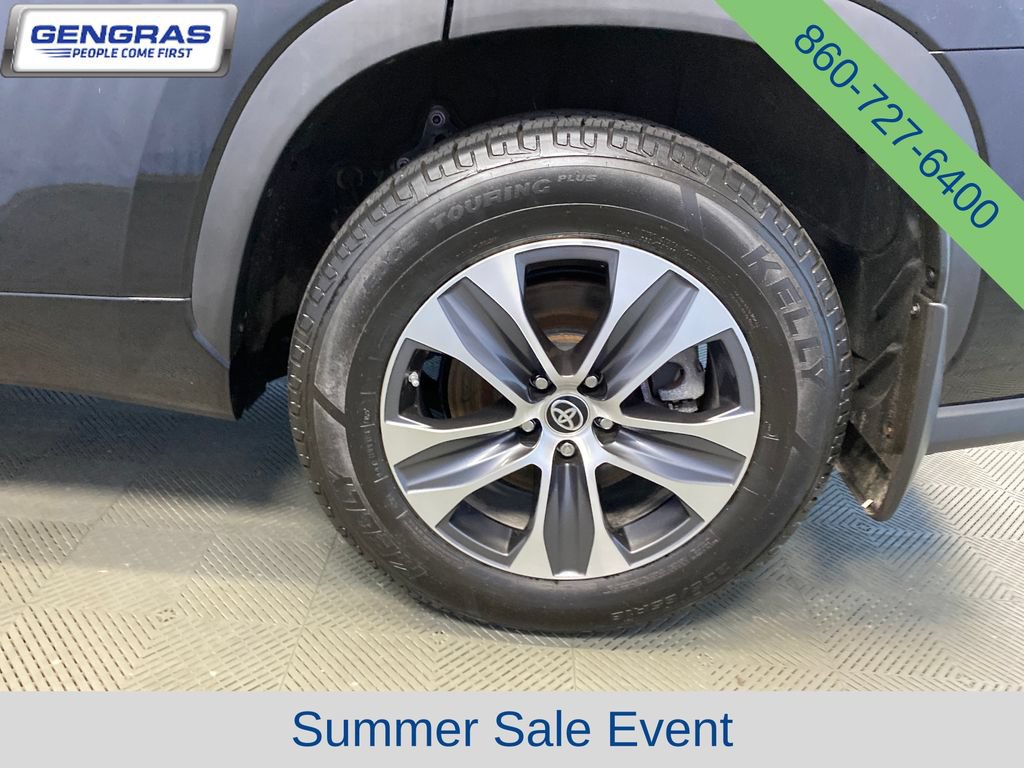 Used 2023 Toyota Highlander XLE AWD/4WD image 34