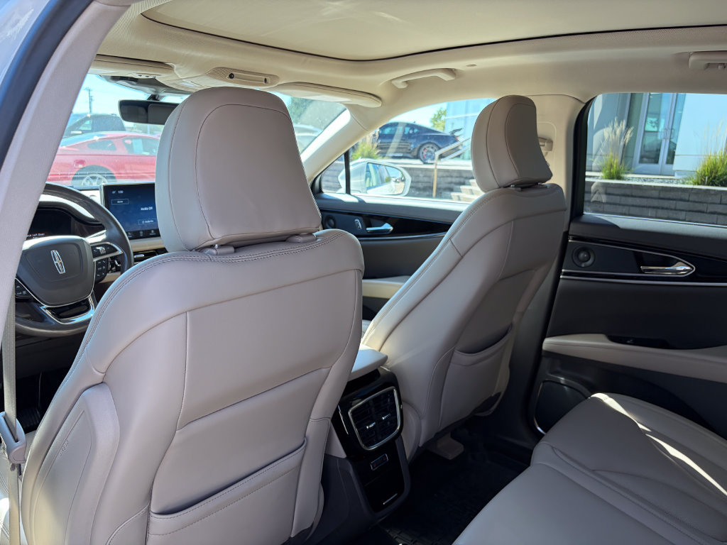 Used 2022 Lincoln Nautilus Reserve w/ Equipment Group 201A AWD/4WD image 14