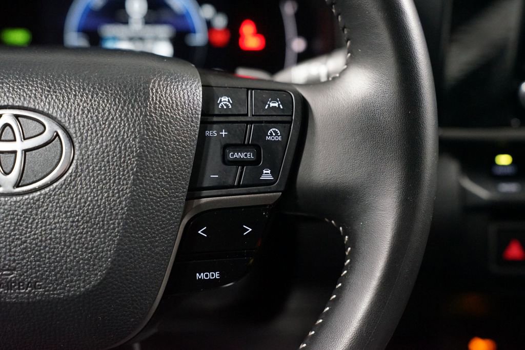 Certified 2025 Toyota Camry SE image 4