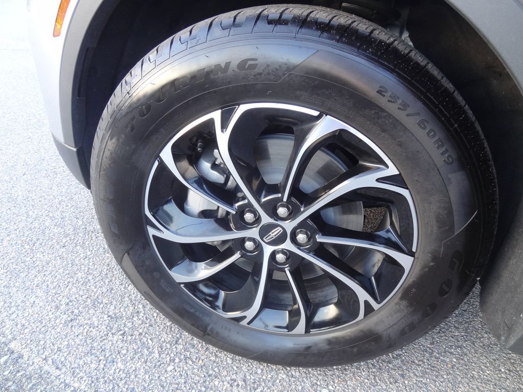 Used 2026 Lincoln Nautilus Premier AWD/4WD image 31