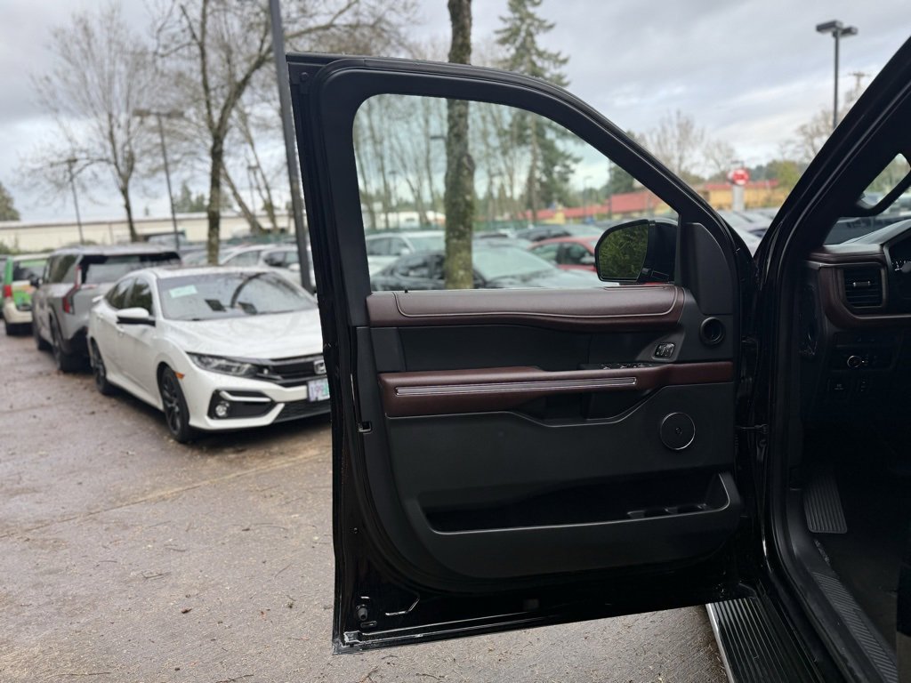 Used 2023 Ford Expedition Limited image 29