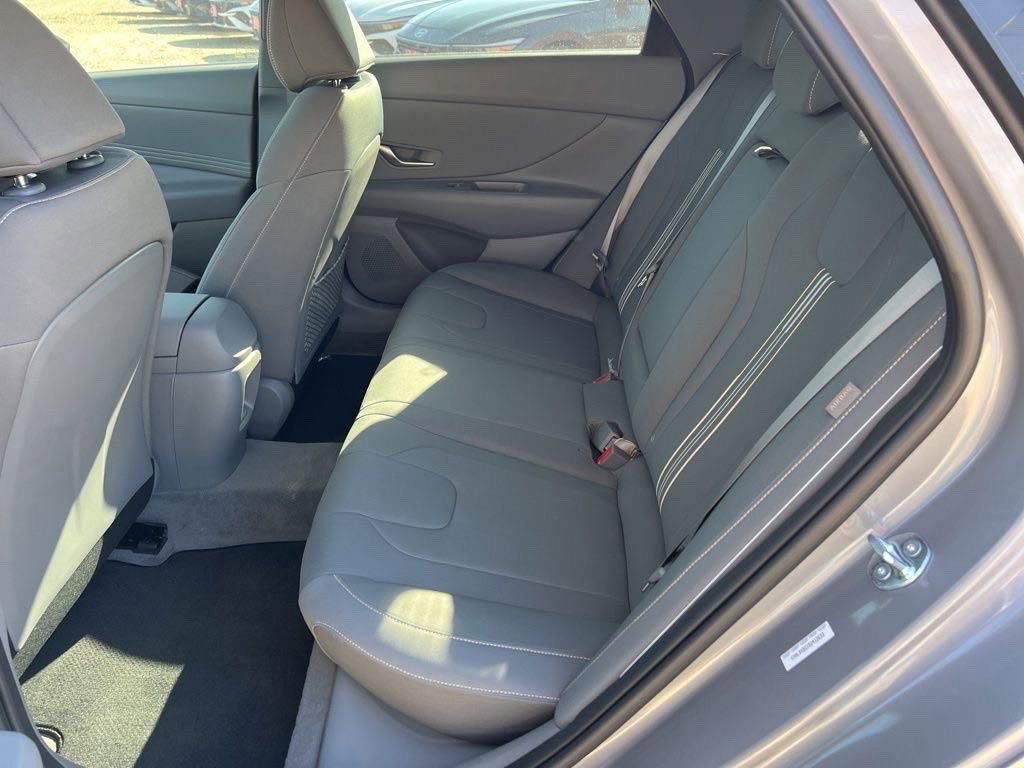 Used 2025 Hyundai Elantra Sport image 11