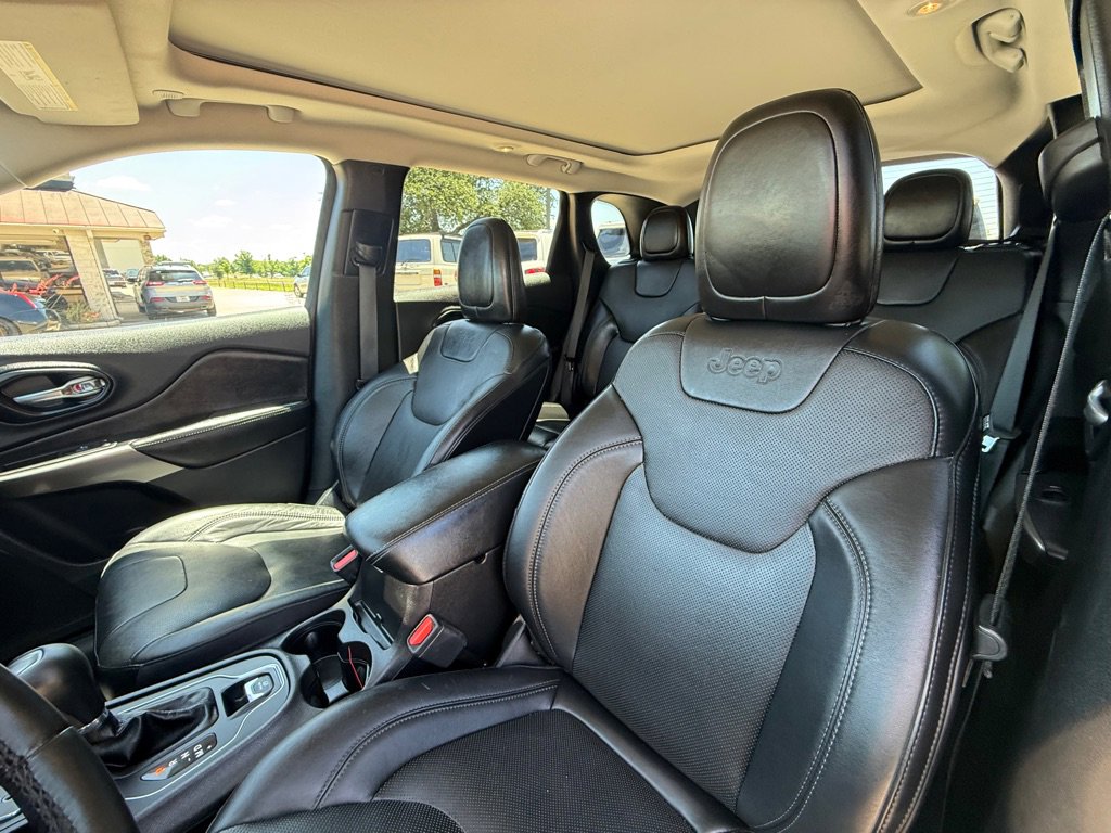 Used 2021 Jeep Cherokee Latitude Lux w/ Sun & Sound Group FWD image 18
