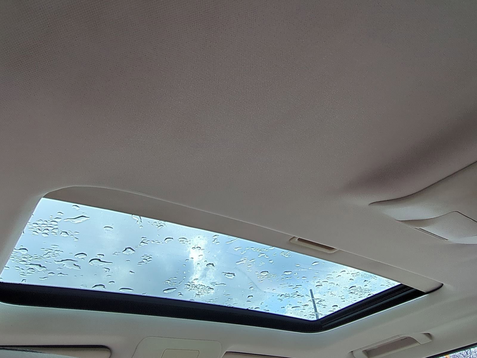 Used 2012 Land Rover Range Rover HSE image 23