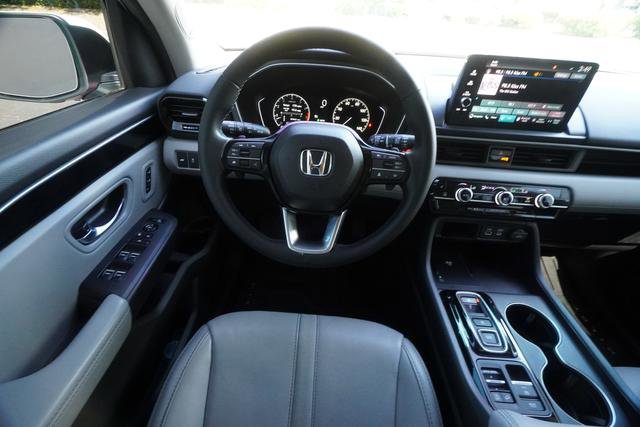 Used 2025 Honda Pilot Touring image 15