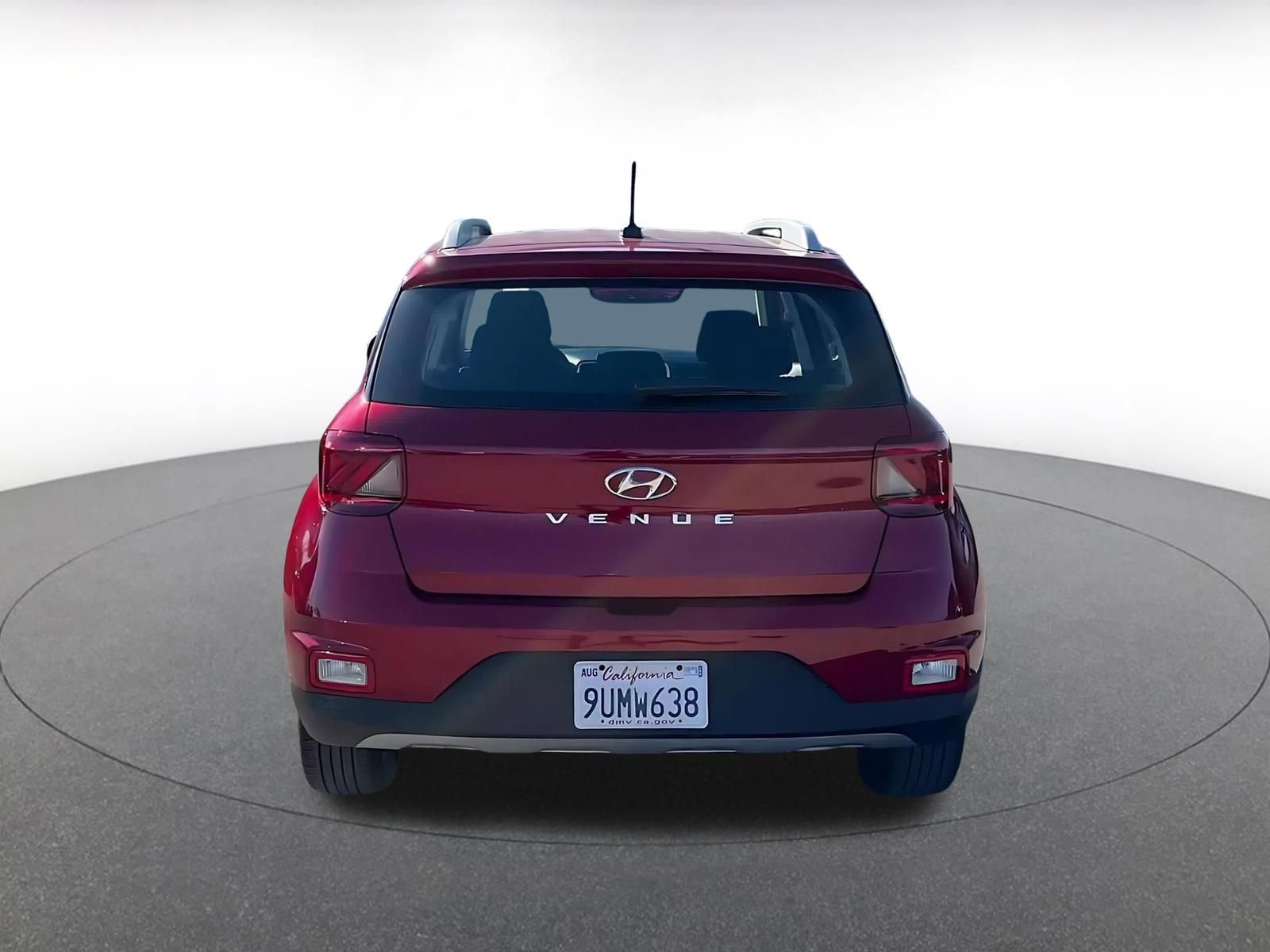 Used 2025 Hyundai Venue SEL FWD image 12
