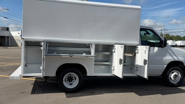 New 2027 Ford E-350 and Econoline 350 Super Duty w/ Power Equipment Group RWD image 16