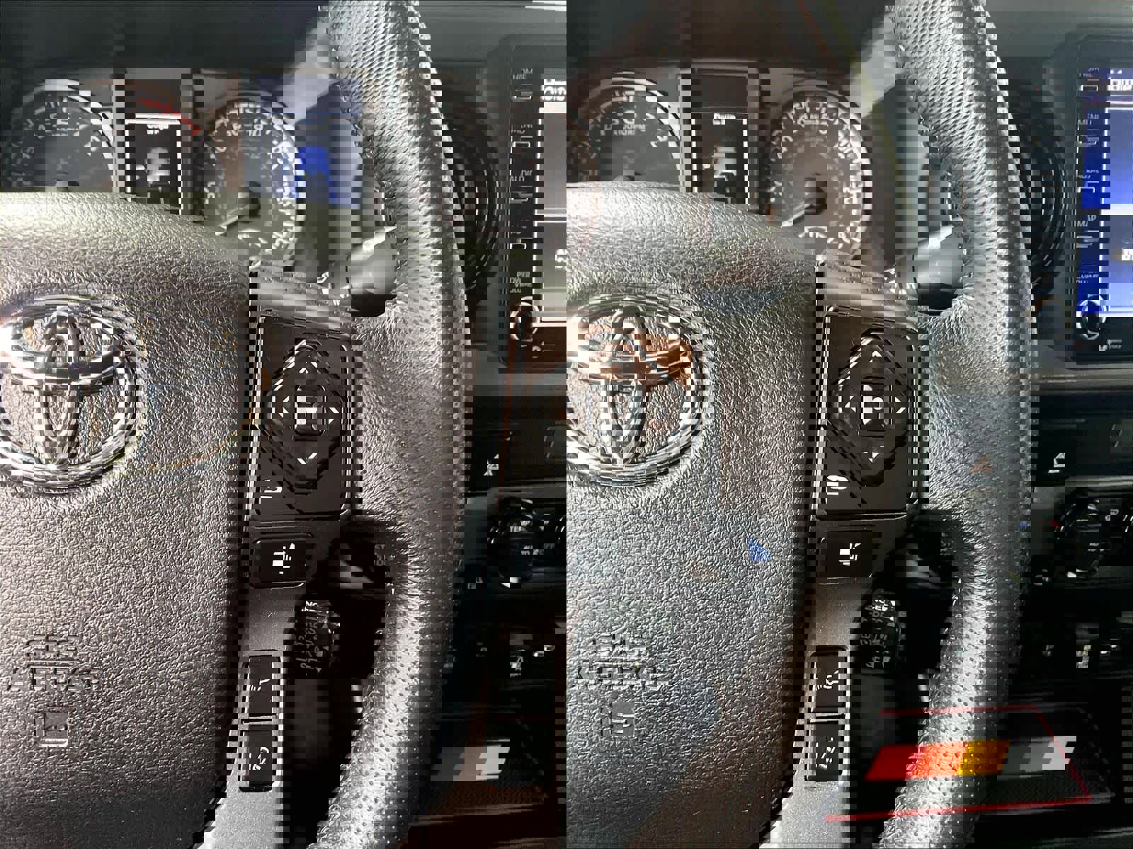 Used 2022 Toyota Tacoma TRD Off-Road image 23