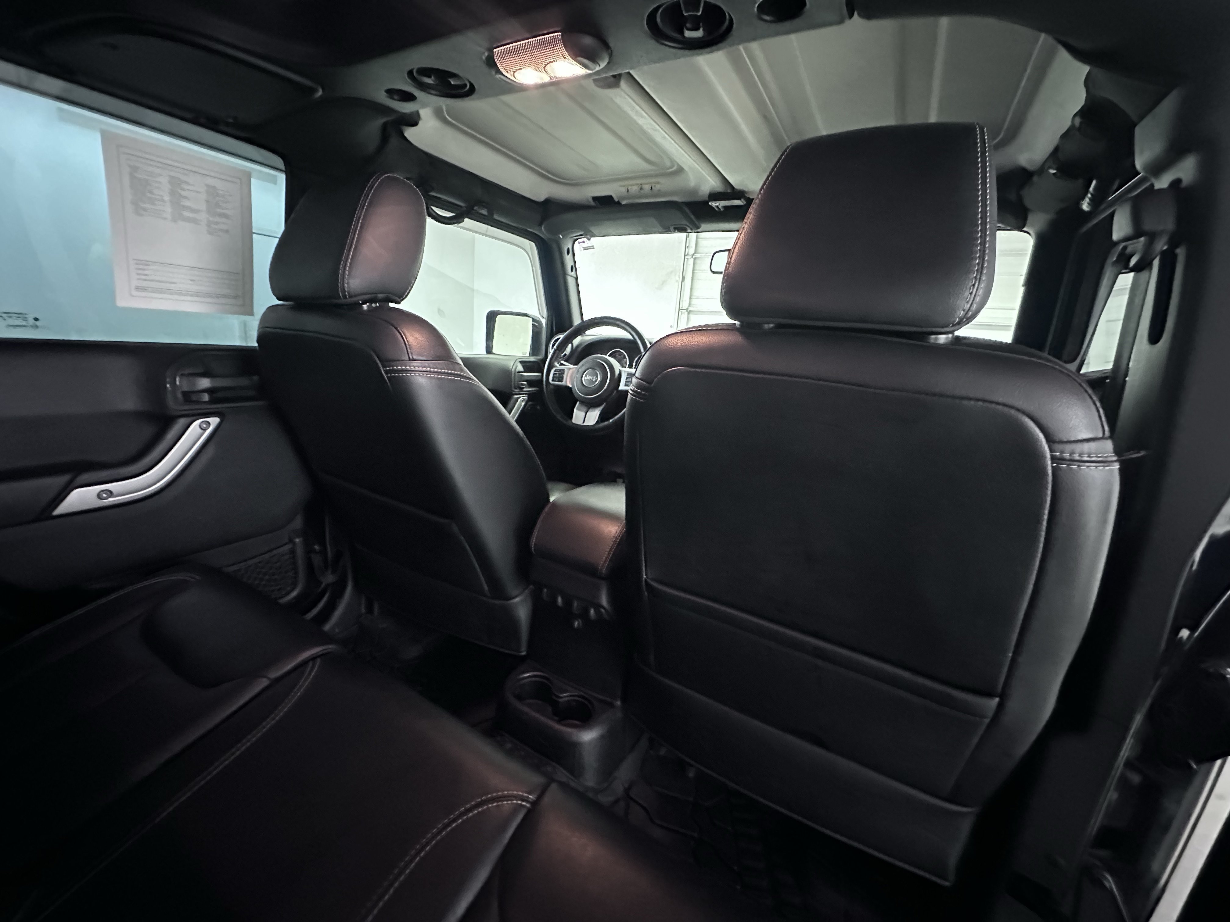 Used 2015 Jeep Wrangler Unlimited Rubicon AWD/4WD image 34