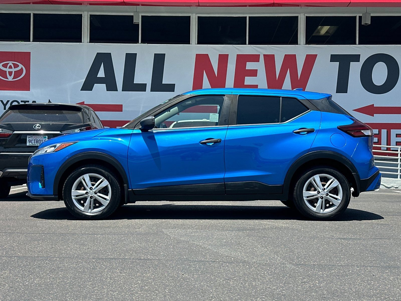 Used 2021 Nissan Kicks S FWD image 2