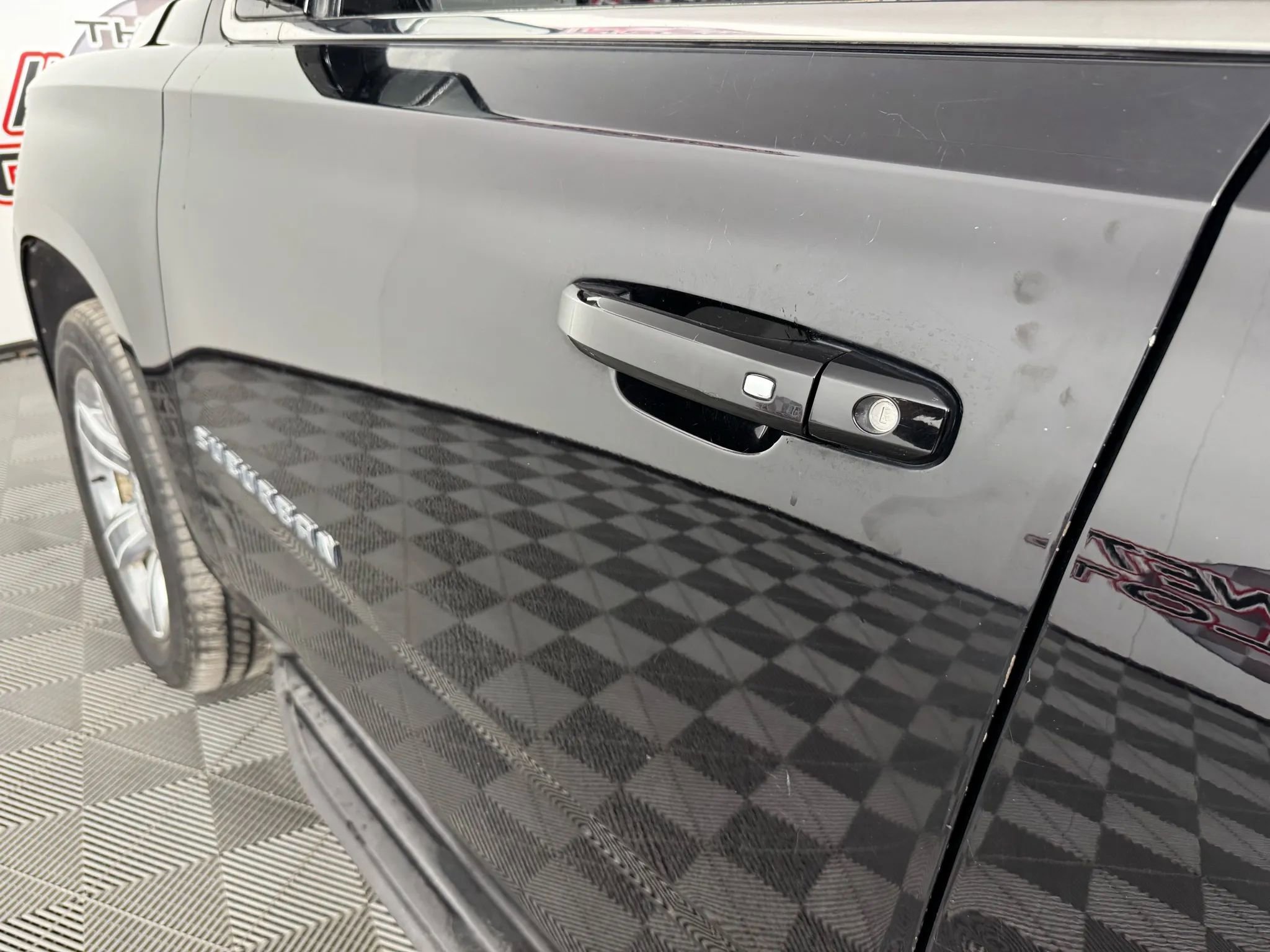 Used 2015 Chevrolet Suburban LT w/ Luxury Package image 25