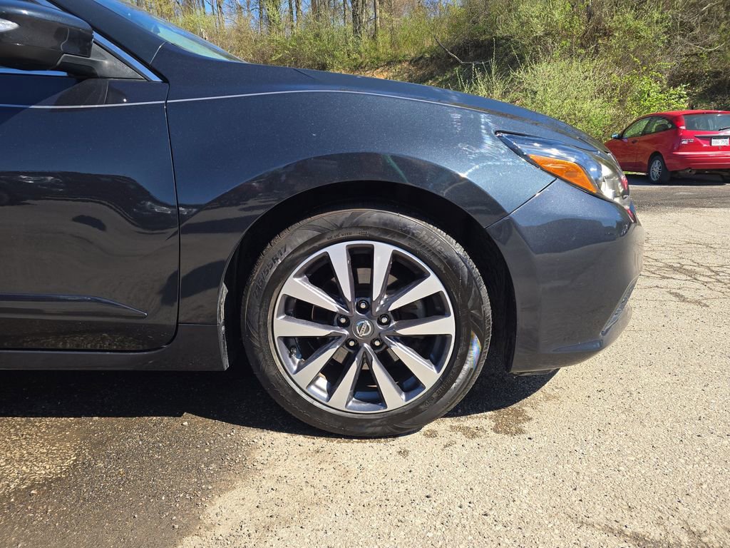 Used 2016 Nissan Altima 2.5 SL w/ 2.5 Technology w/LED Package image 2