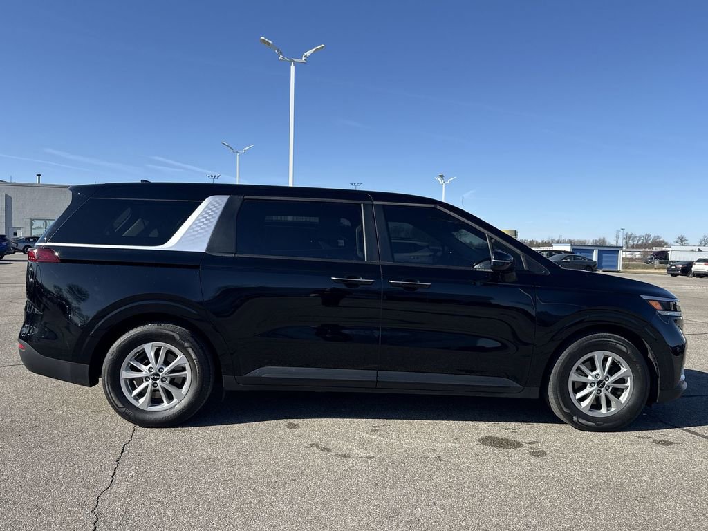 Used 2024 Kia Carnival LX image 9
