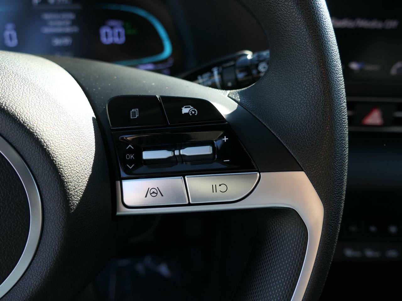 Used 2025 Hyundai Elantra Blue image 15