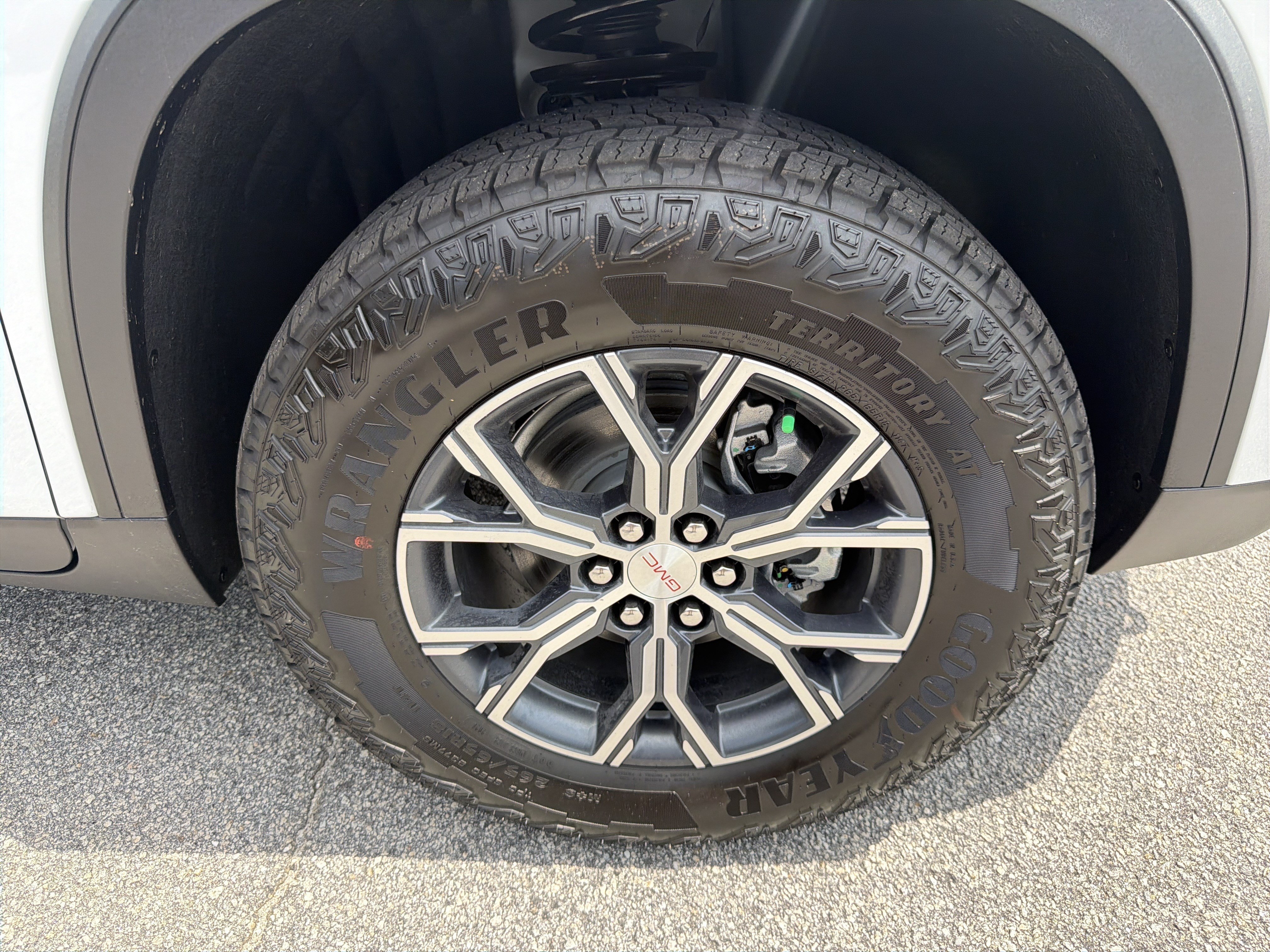 New 2026 GMC Acadia AT4 w/ Luxury Package AWD/4WD image 13