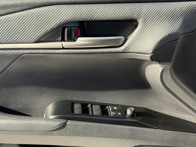 Used 2025 Toyota Camry SE image 24