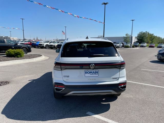 Used 2025 Volkswagen Taos SE image 4