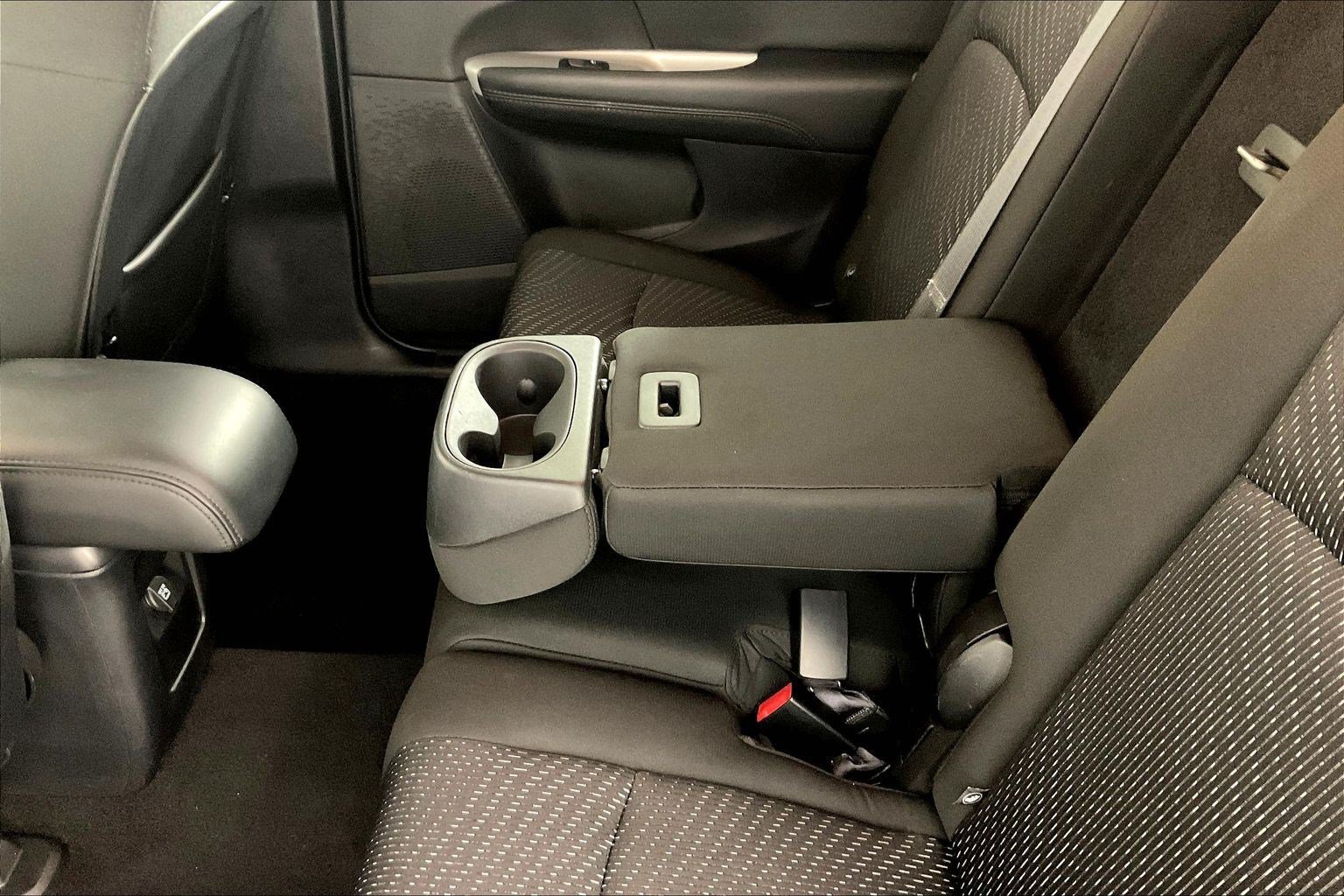 Used 2020 Dodge Journey SE w/ SE Popular Equipment Group FWD image 36
