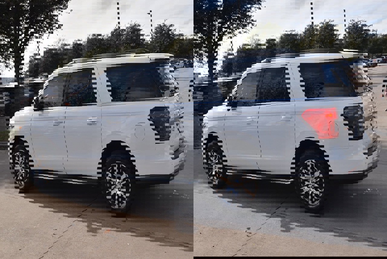 Used 2022 Ford Expedition Max XLT image 11