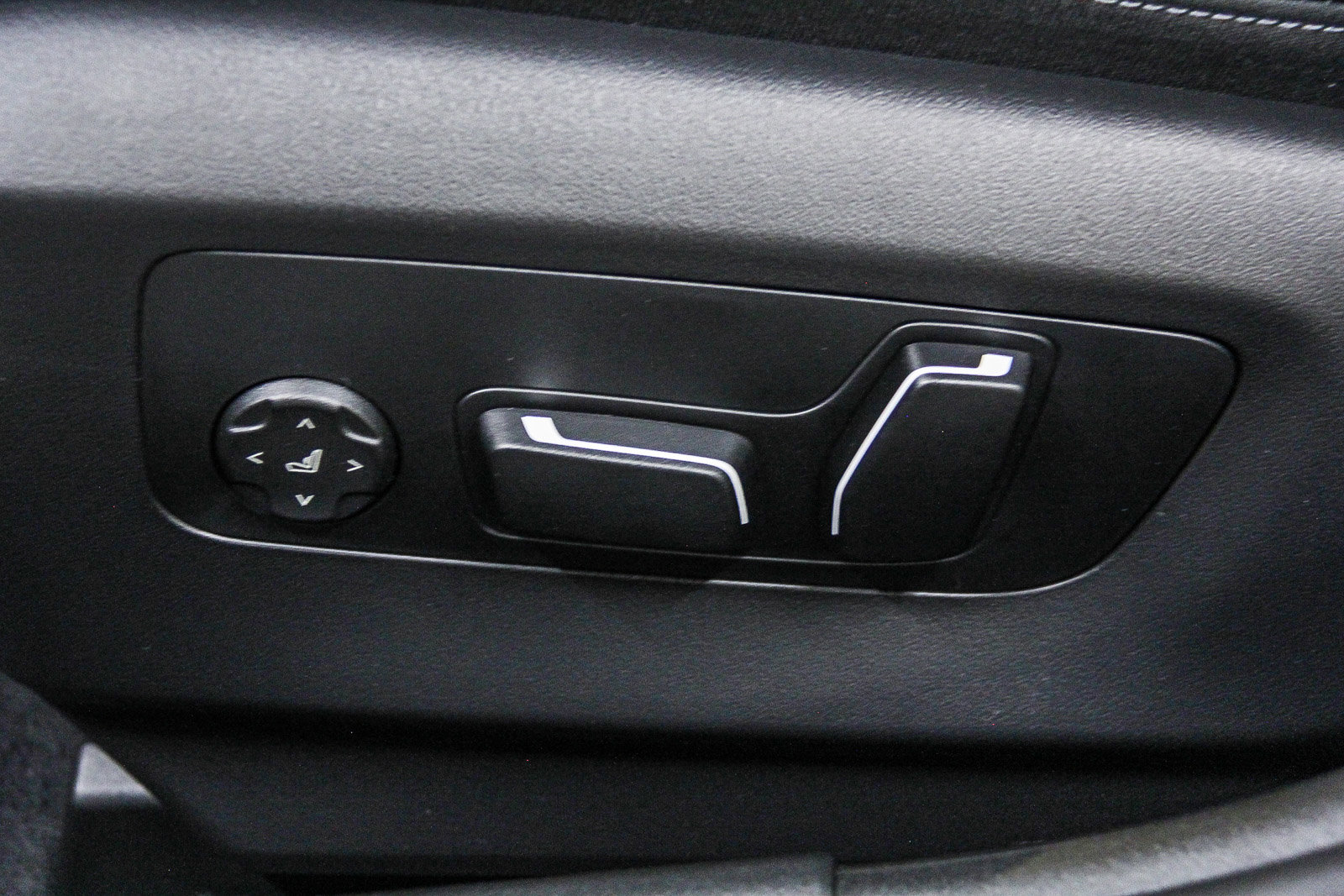 New 2026 BMW i5 eDrive40 w/ Convenience Package image 21