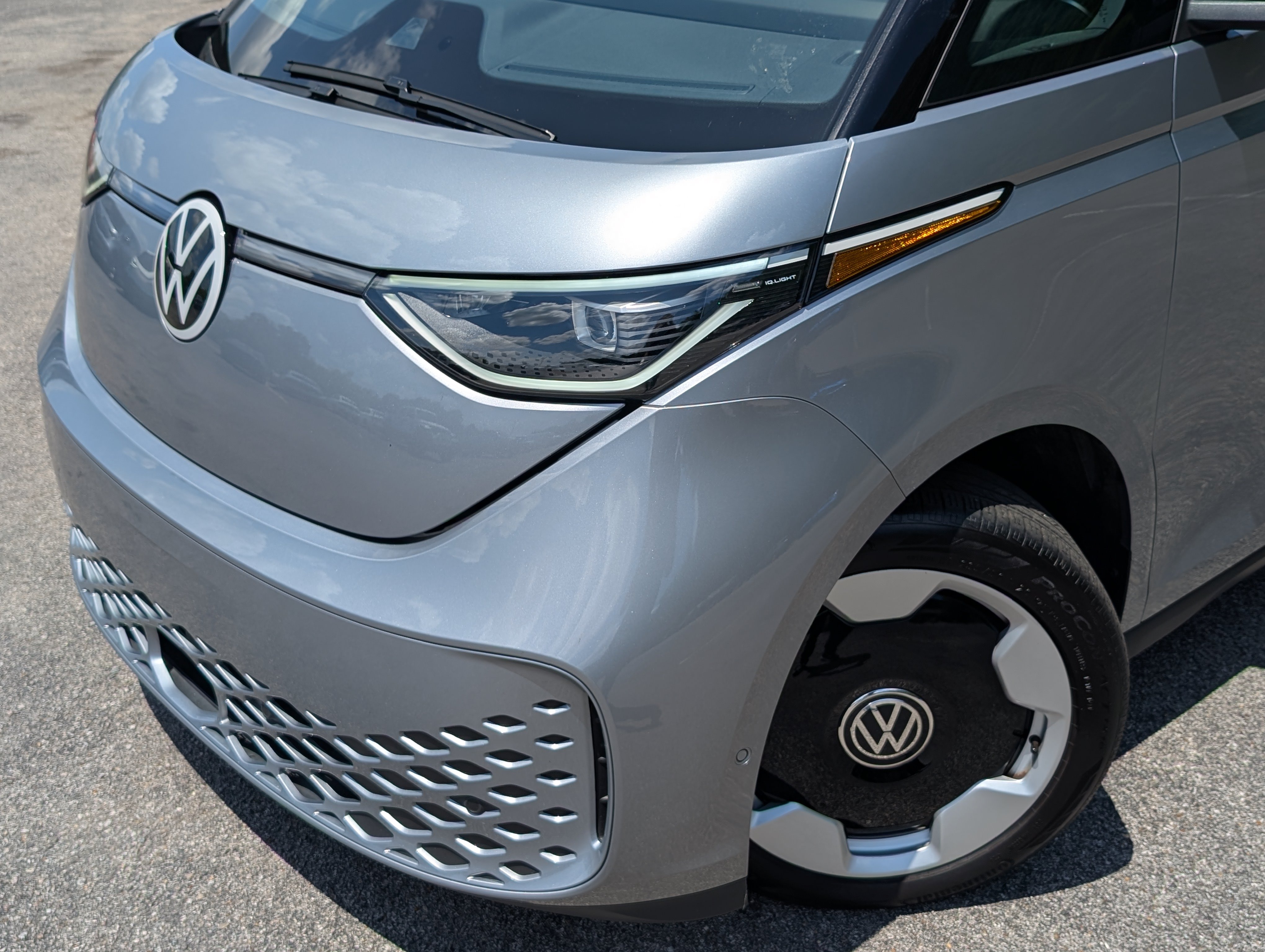 Used 2025 Volkswagen ID. Buzz Pro S Plus RWD image 14